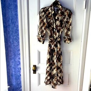Designer DVF sumptuous Silk Chiffon Brown/Tan/Cream Abstract Print dress